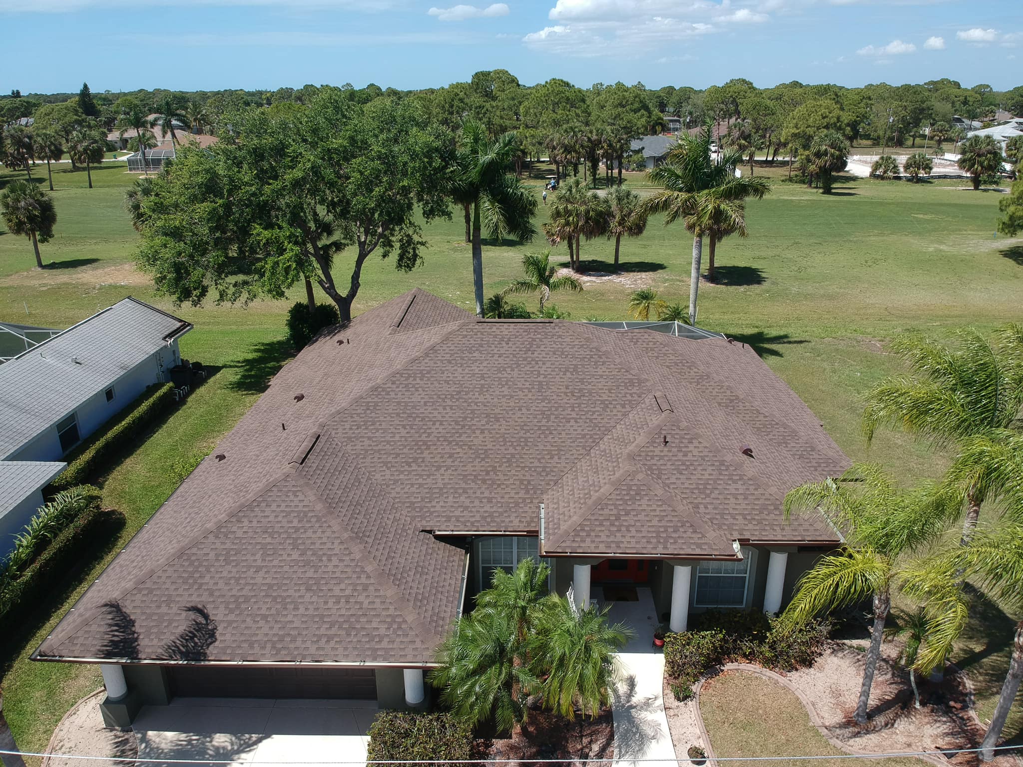 Featured image for “Finding the Right Roofing Contractor in Tampa”