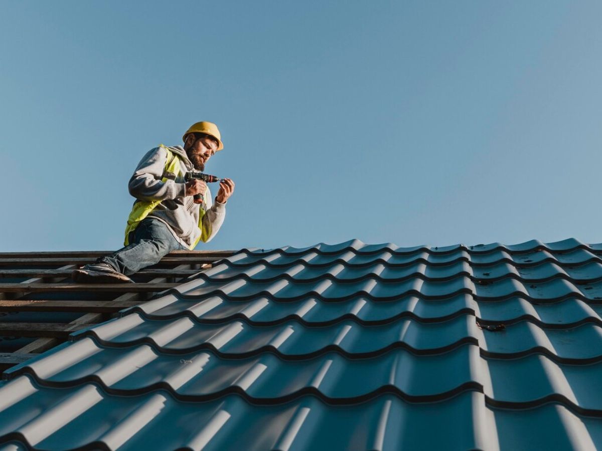 Featured image for “The Ultimate Checklist for Hiring a Roofer in Tampa: What Every Homeowner Needs to Know”